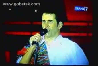 Orang Australia Nyanyi Lagu Batak Alusi Au
