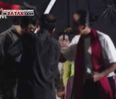 Penyerahan gelar Opera Batak kepada profesor batak