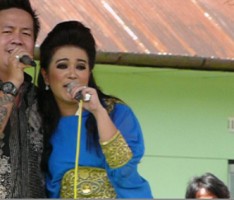 pasangan romantis artis batak