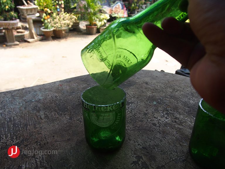 6 Langkah Cara Membuat Gelas Dari Botol Bekas